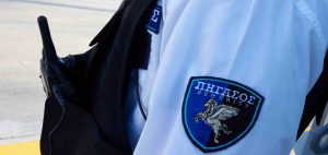 Το σήμα της ΠΗΓΑΣΟΣ Security σε πουκάμισο φύλακα